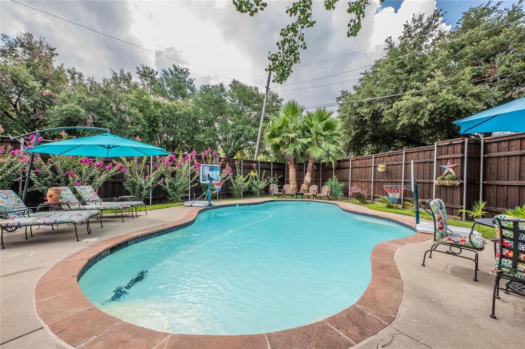 1602 Charlotte Dr