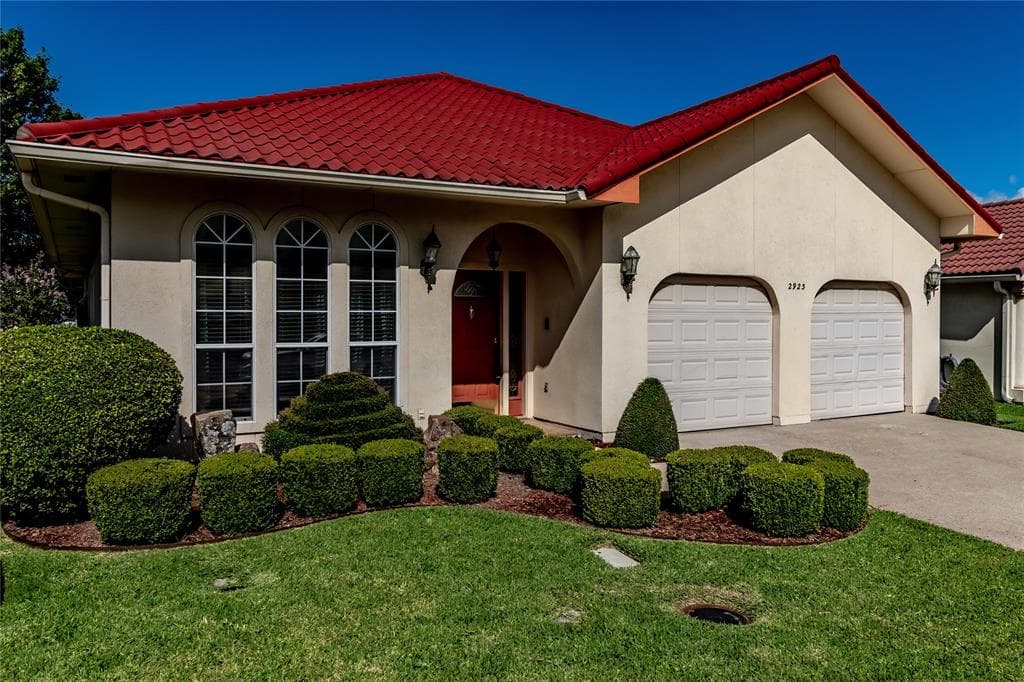 2923 Saratoga Dr