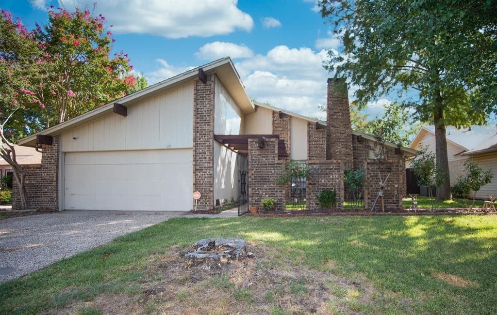 1118 Meandering Way