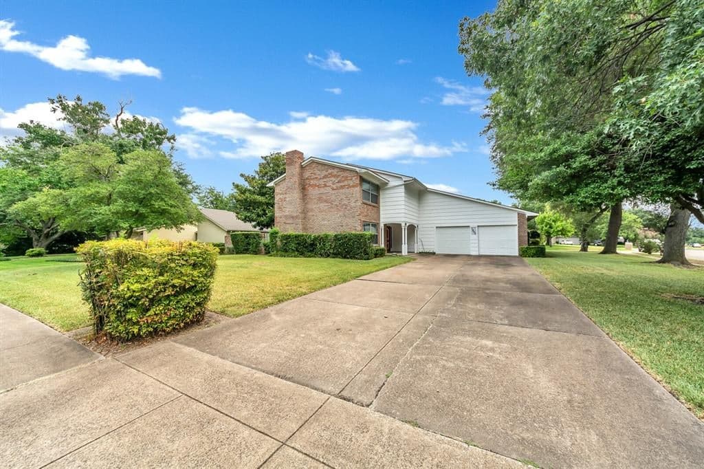 1800 Blake Dr