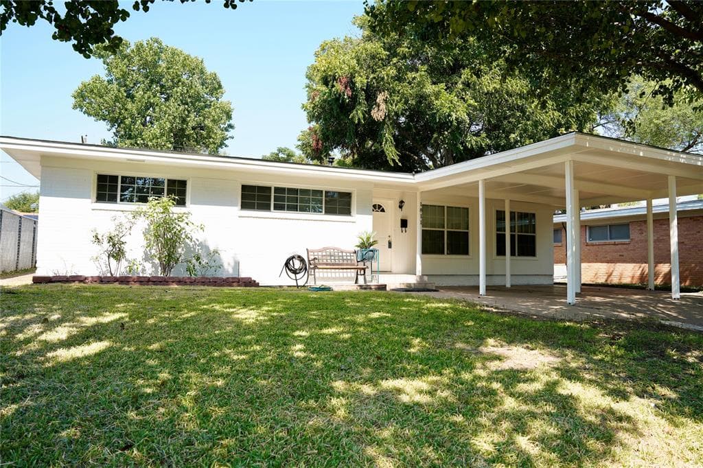 1811 John Smith Dr
