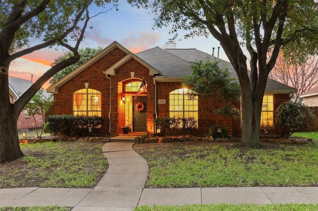 7704 Jennifer Ln