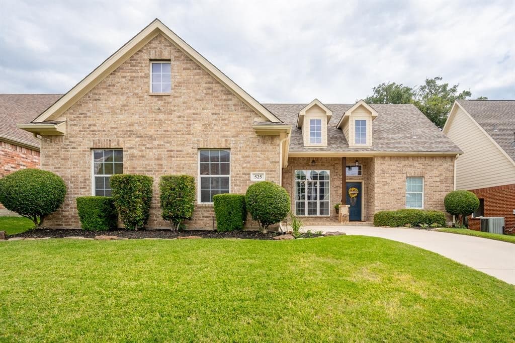 525 Clancy Ln