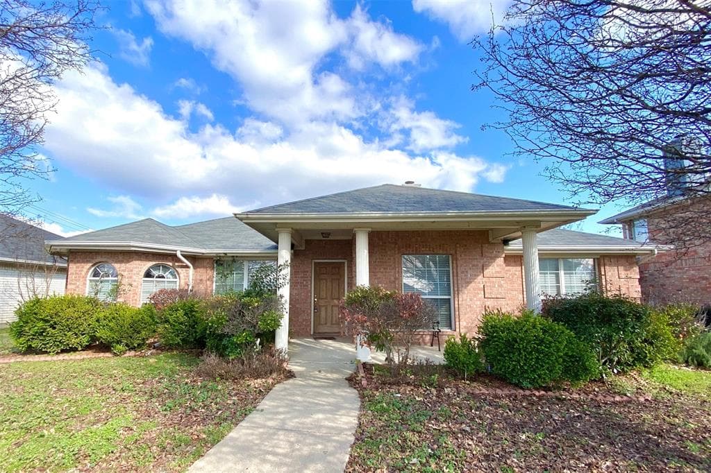 803 Rockefeller Ln