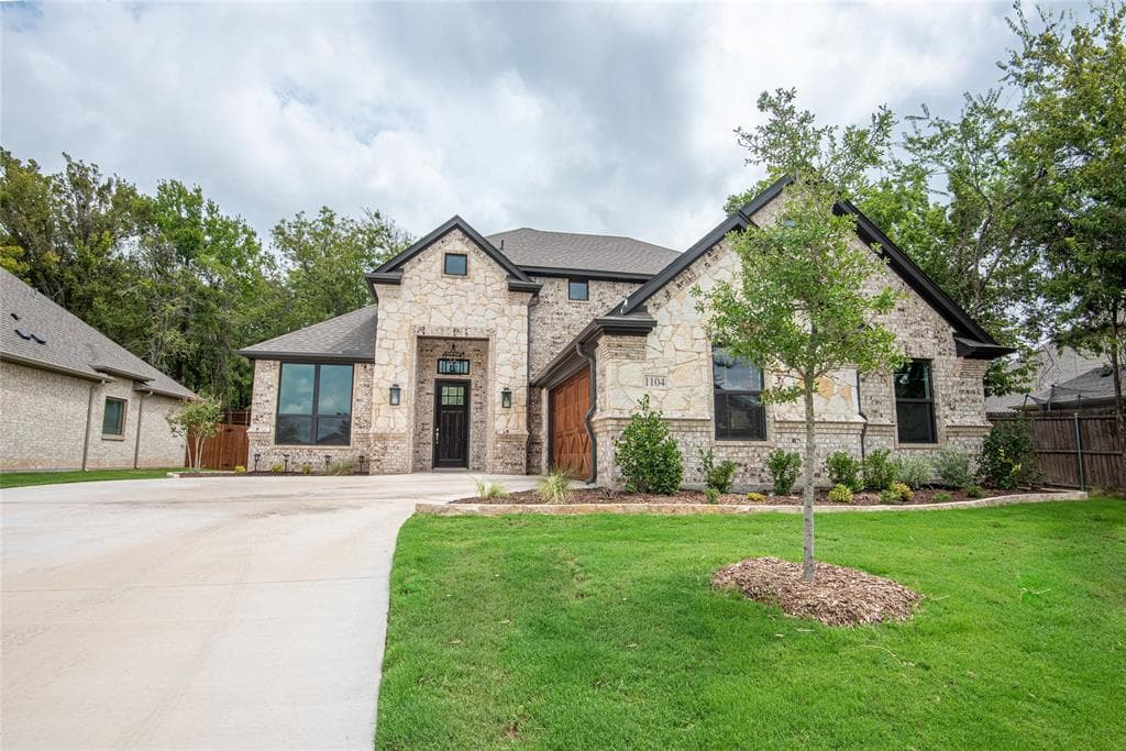 1104 Crown Valley Dr
