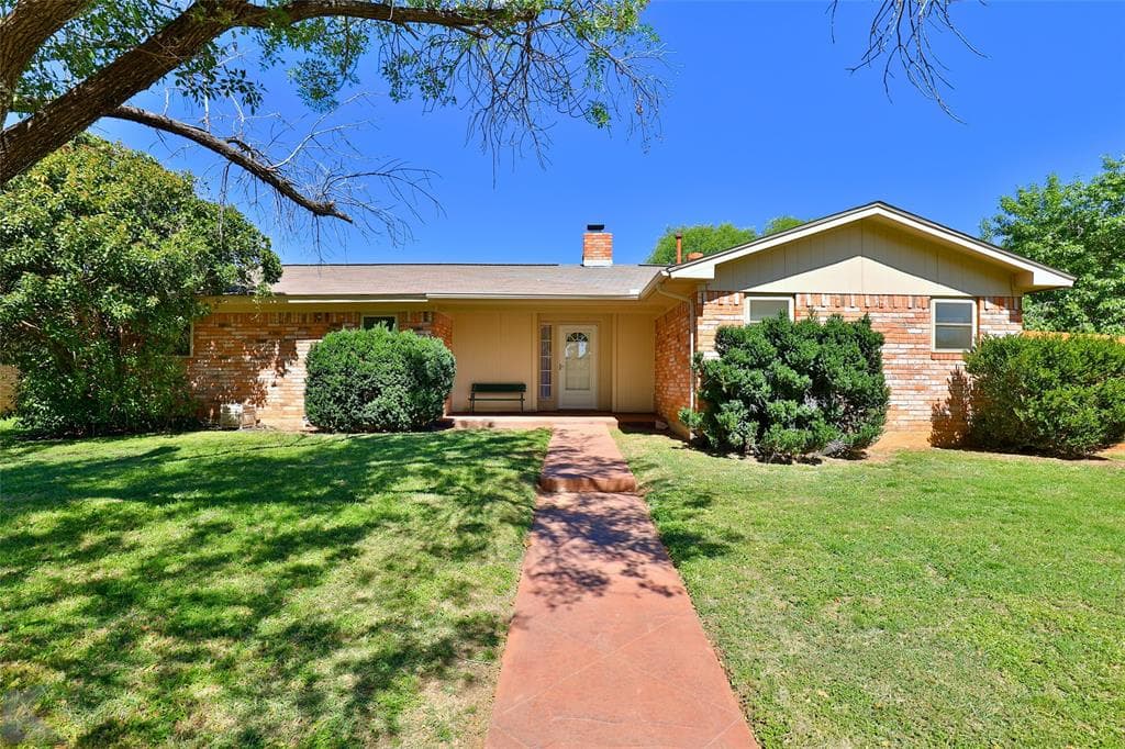 5302 Hunters Cir
