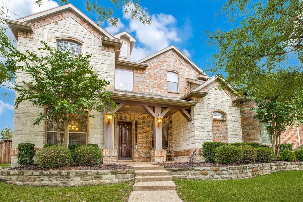 15162 Woodbluff Dr