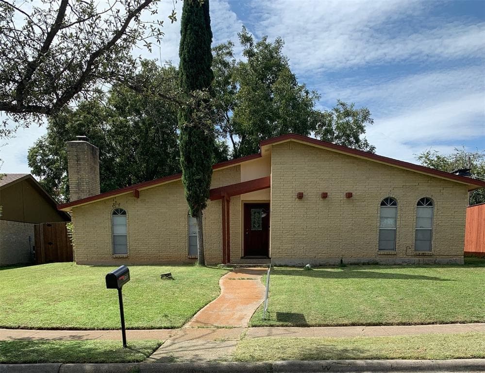 3317 Country Club Dr
