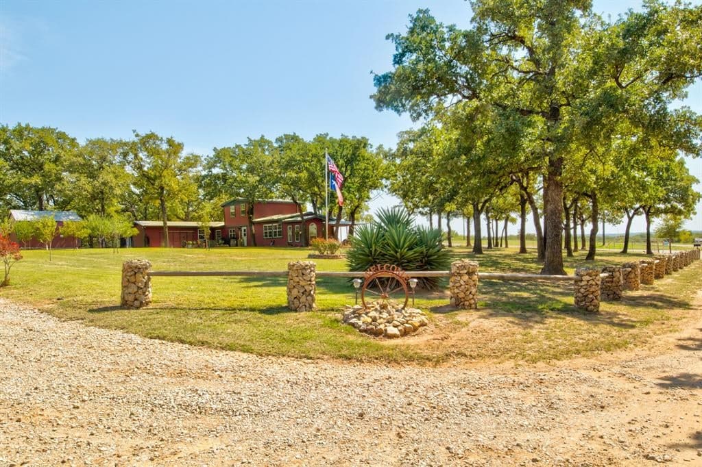 335 County Road 3351