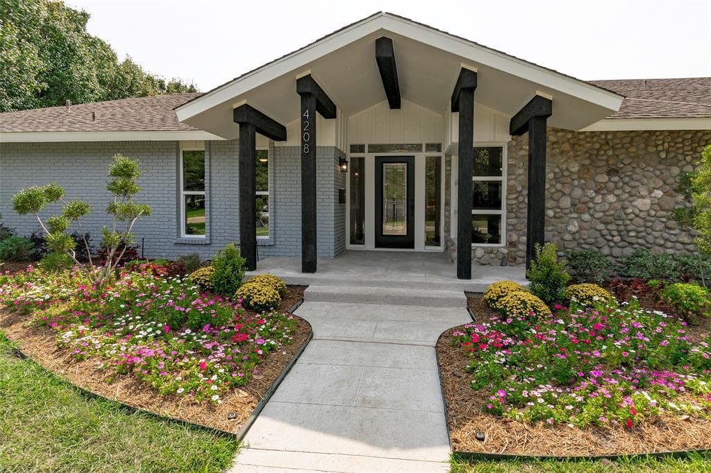4208 Mendenhall Dr