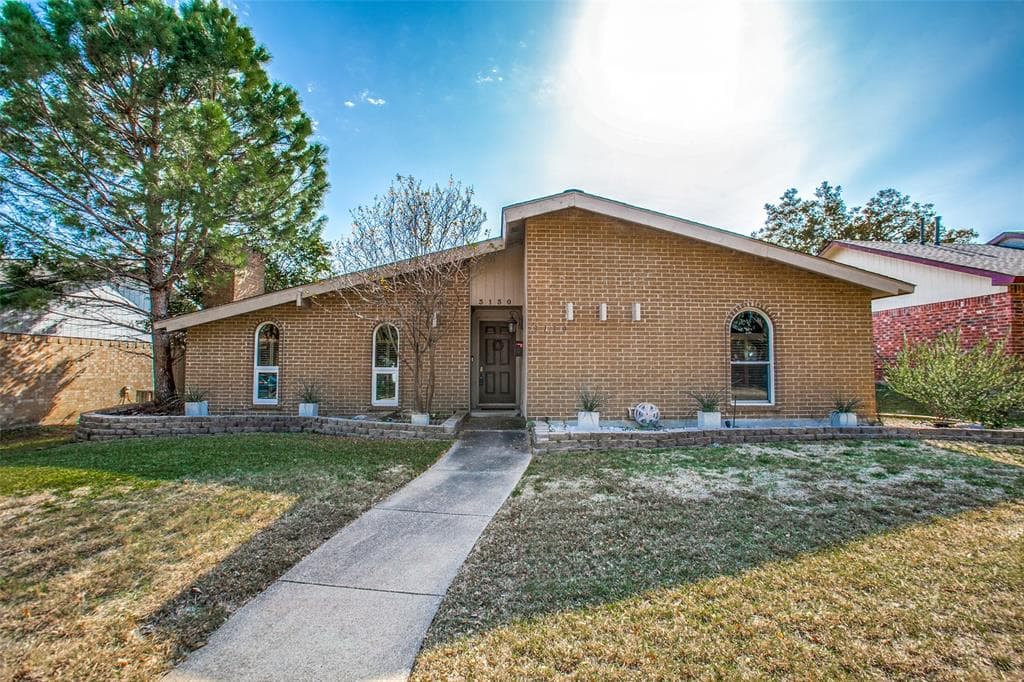 3130 Robin Hill Ln