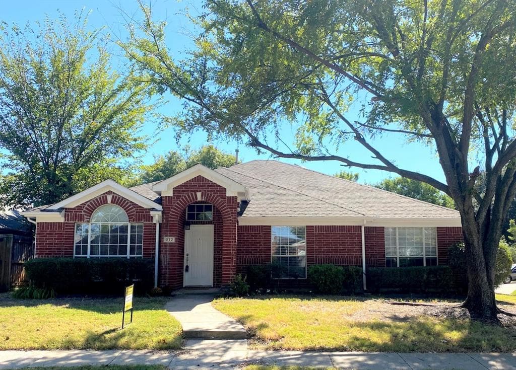 912 Mustang Dr