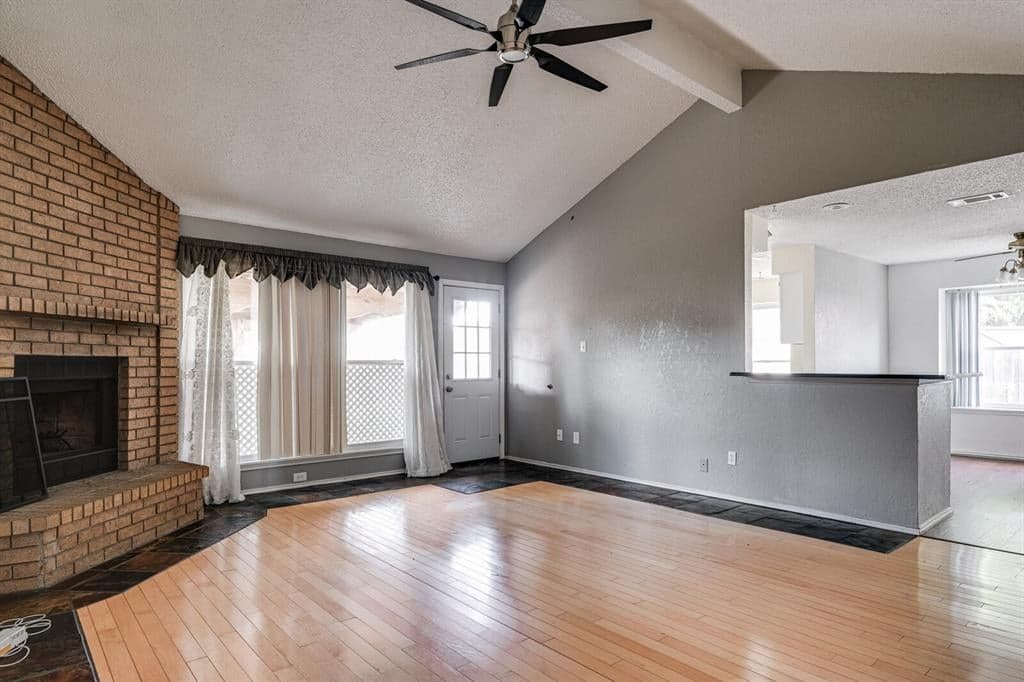 2425 Trenton Cir
