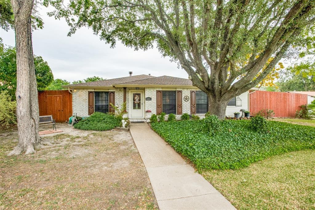 1414 Meandering Way