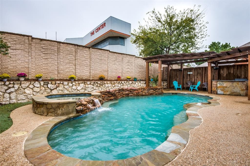 2027 Highland Forest Dr