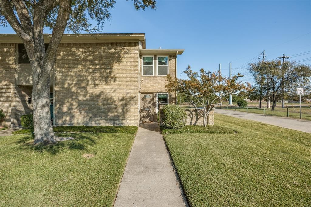 731 Towne House Ln