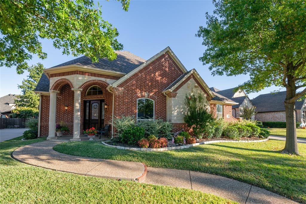 8305 Regency Dr