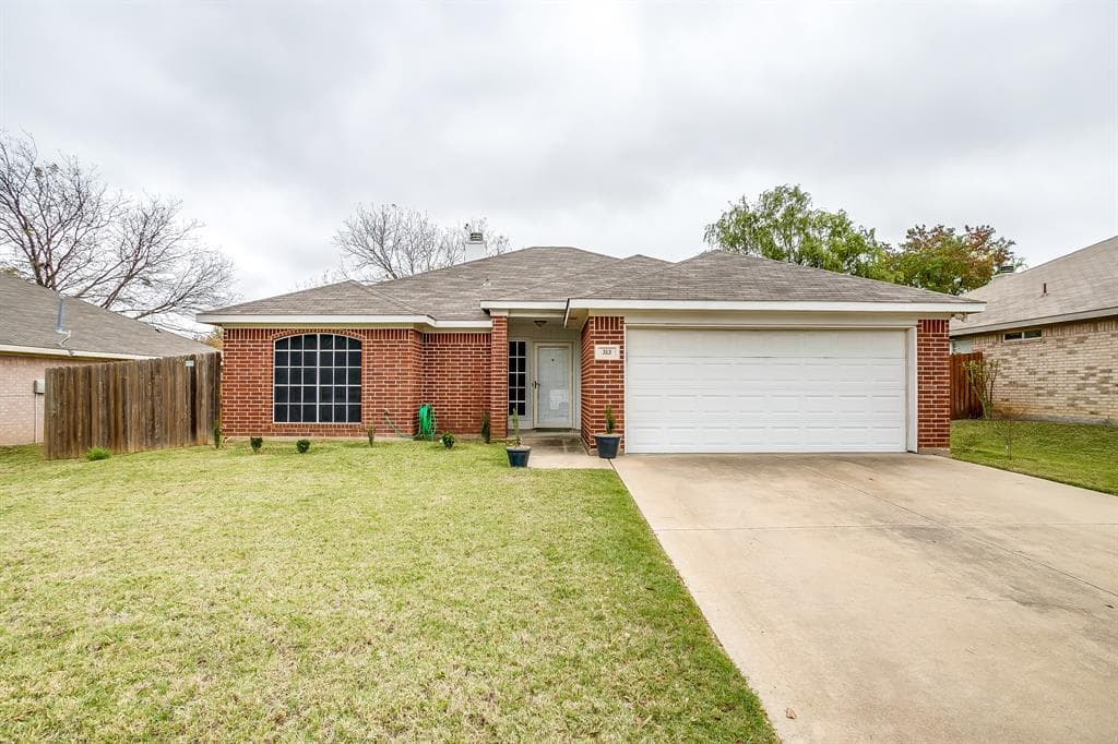 313 Comanche Walk