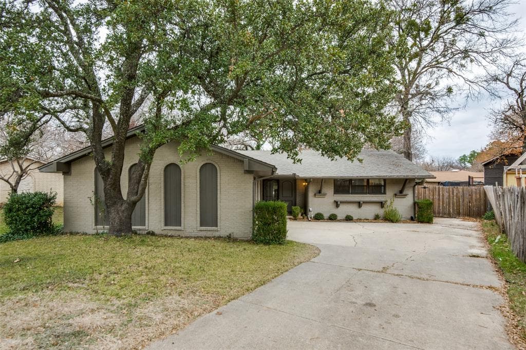5434 Kings Manor Dr