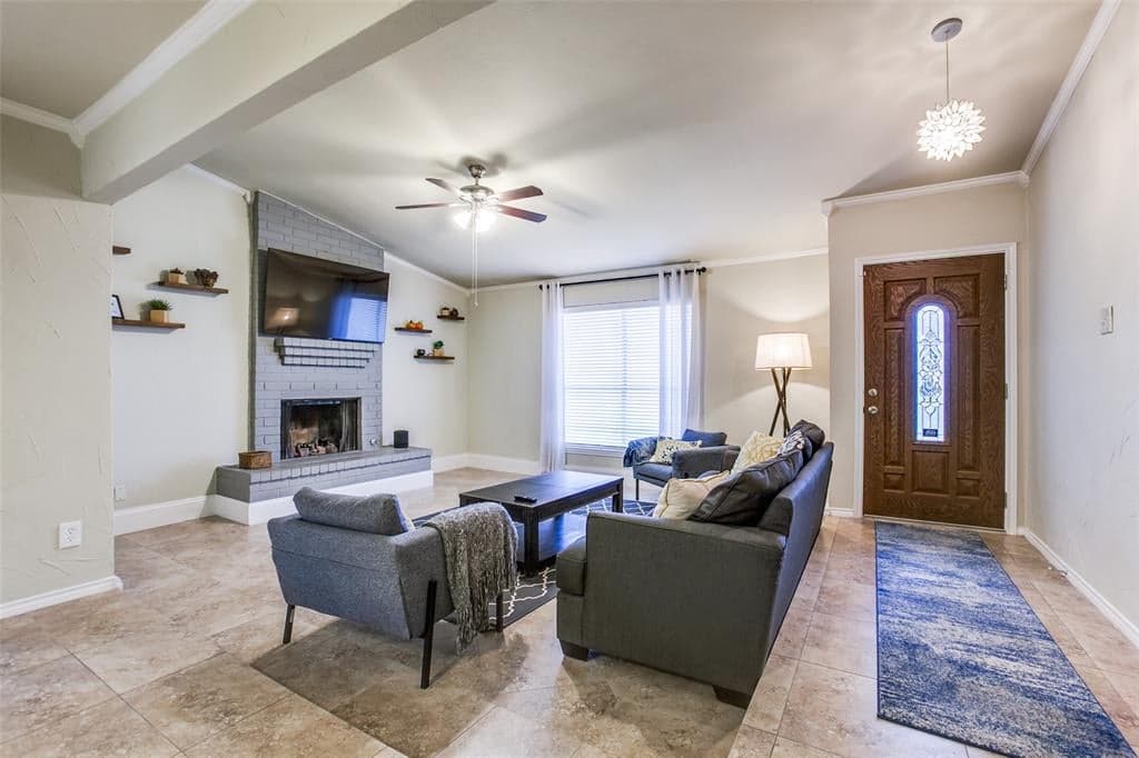 1302 Elk Grove Dr