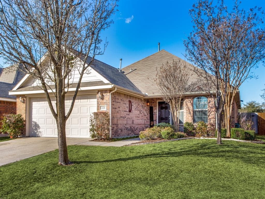 220 Villanova Dr
