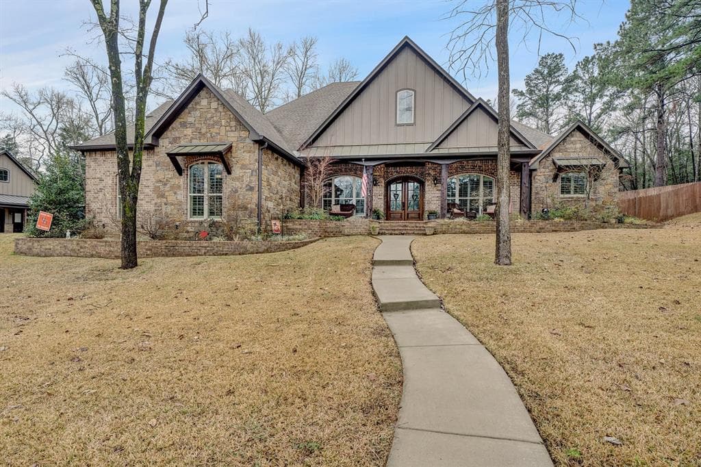 215 Oak Grove Way