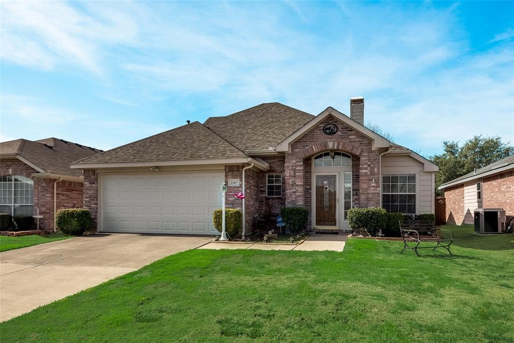 2107 Lilac Cir