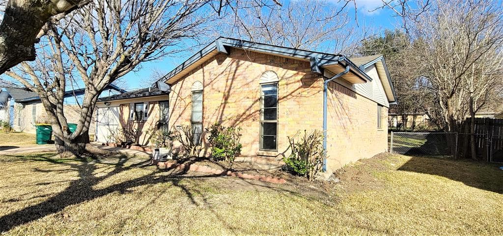 1207 Saturn Dr