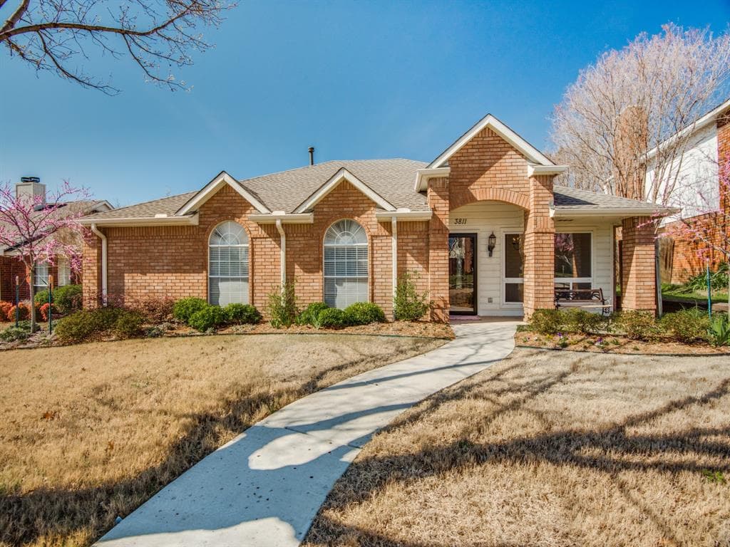 3811 Silver Maple Dr