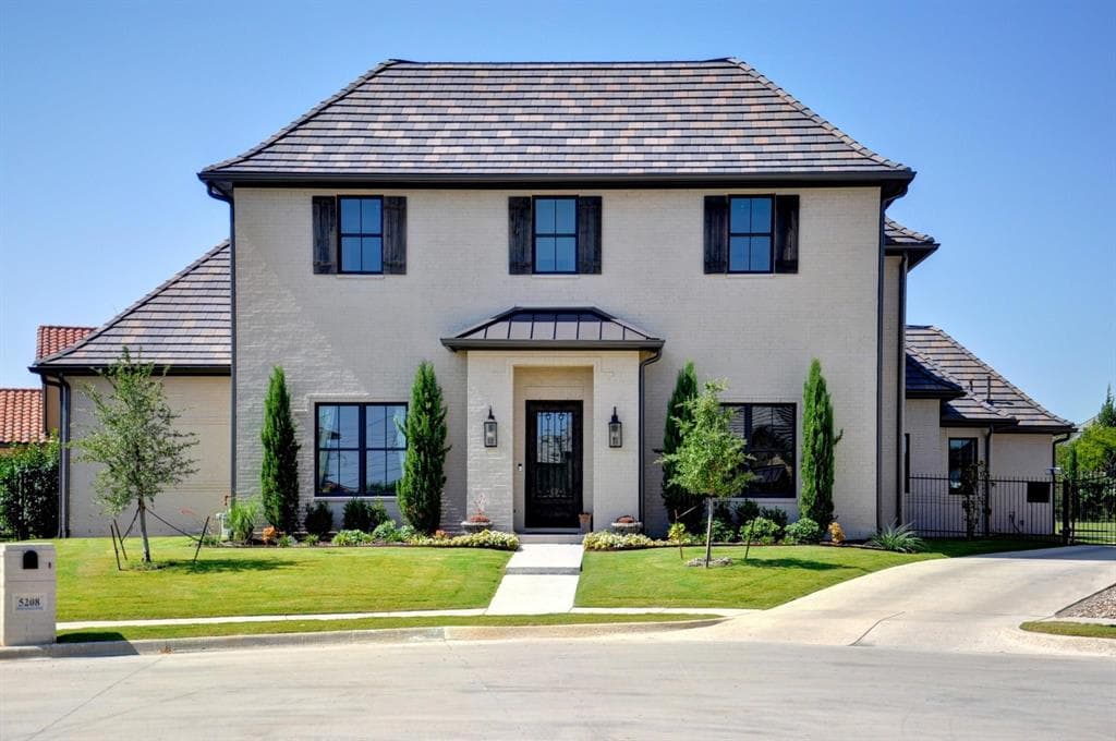 5208 Sendero Dr