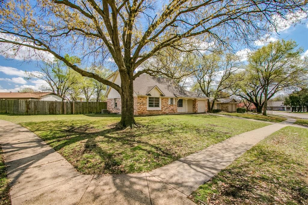 1606 Wisteria Way