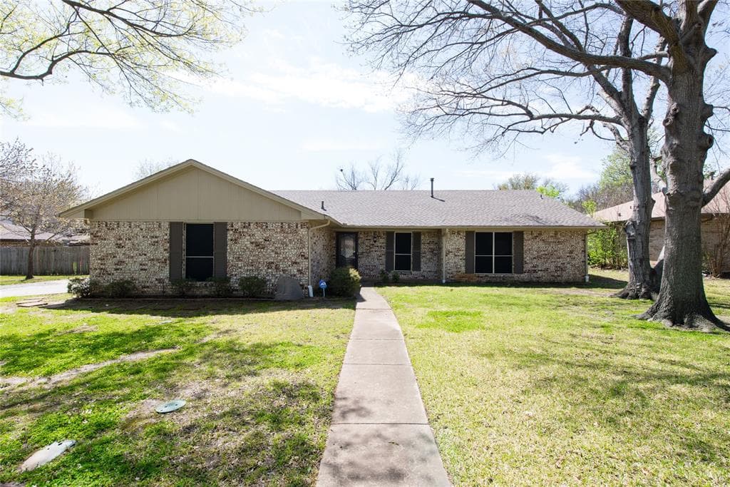 2324 Salado St