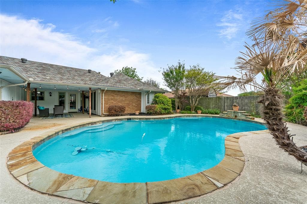 803 Roaring Springs Dr