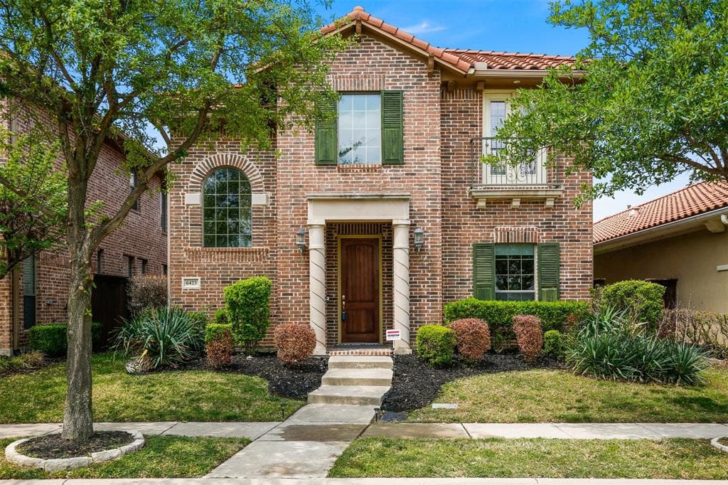 6423 San Saba