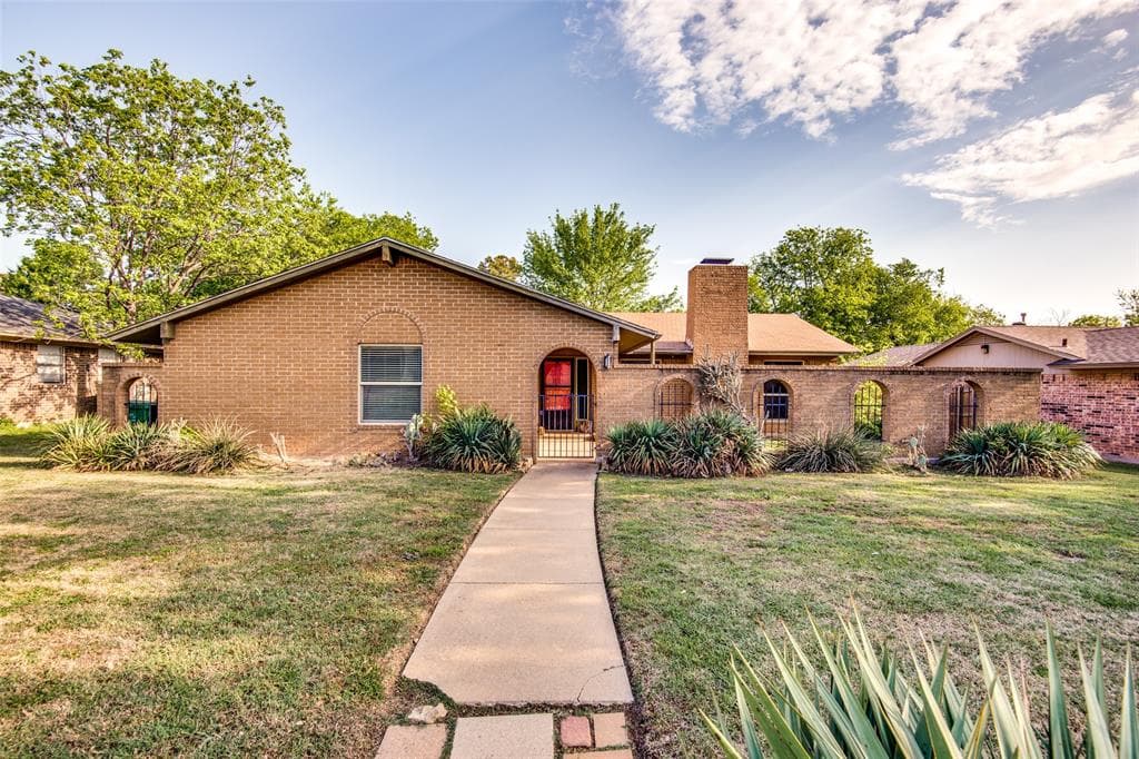 1420 Auburn Dr