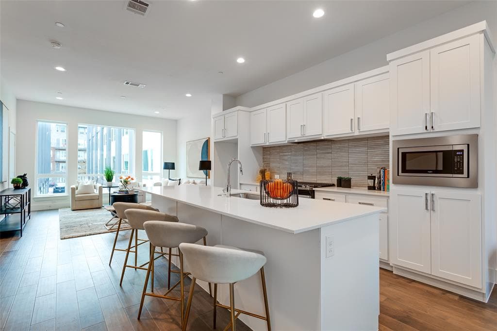1771 Mccoy St Ste 305