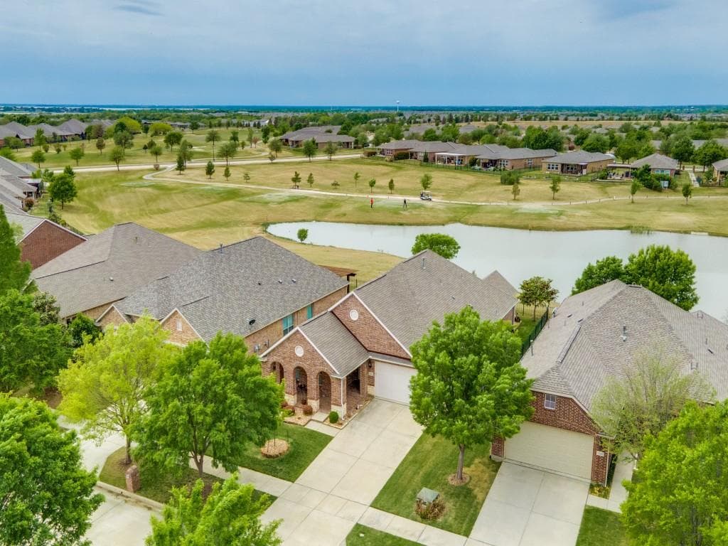 7483 Spruce Creek Ln
