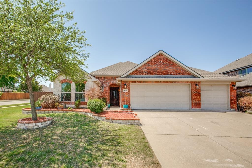 801 Wooded Creek Ave