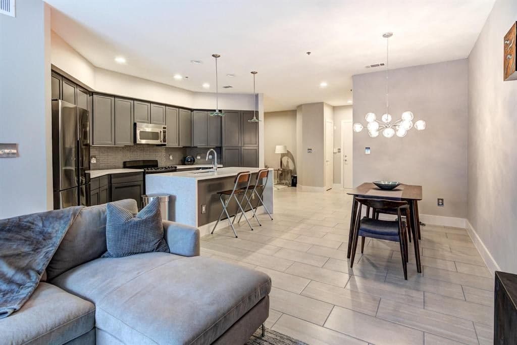 4122 Avondale Ave Apt 206