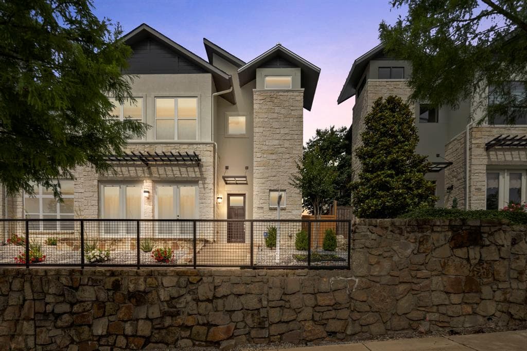 2240 Hemingway Ln