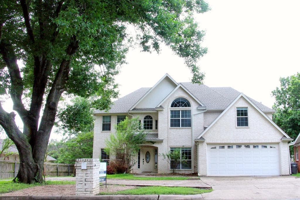 4828 Lowell Ln