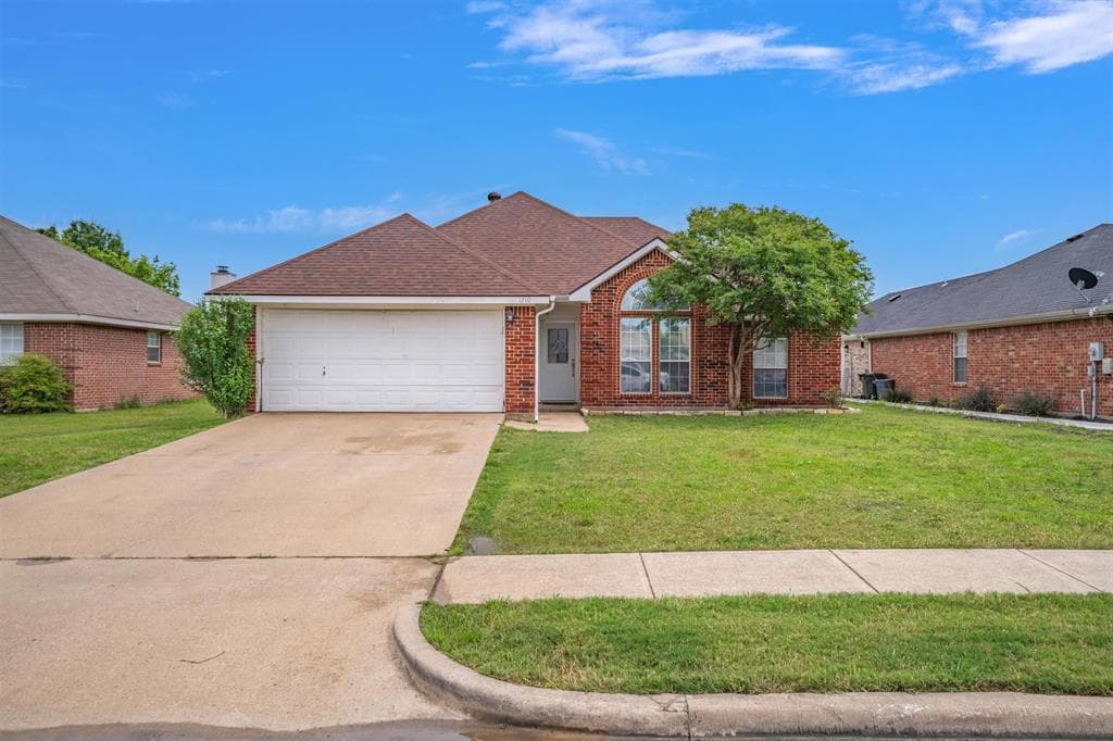 1210 Clay Ln