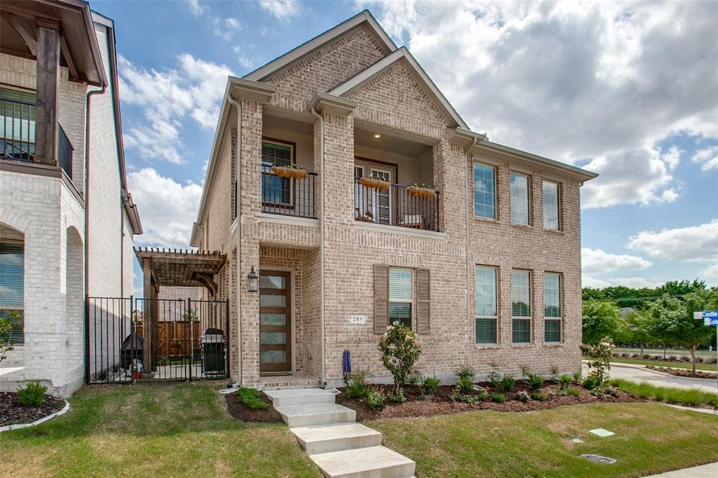 285 Golden Gate Dr