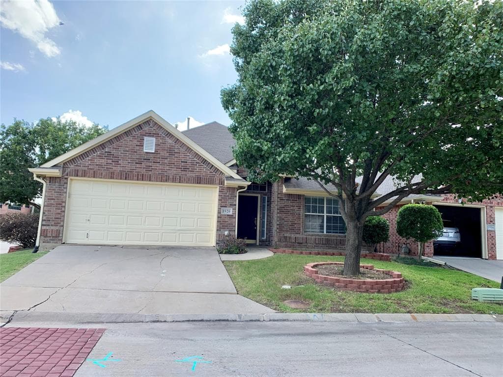 1920 Cavender Cir