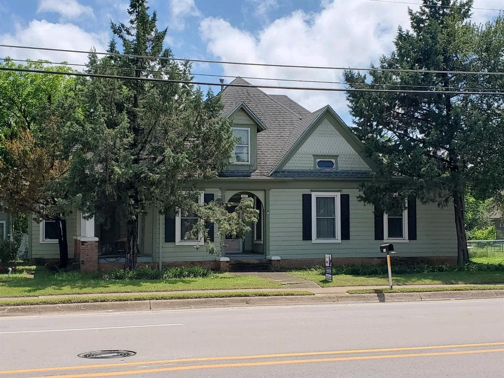 405 W Belknap St