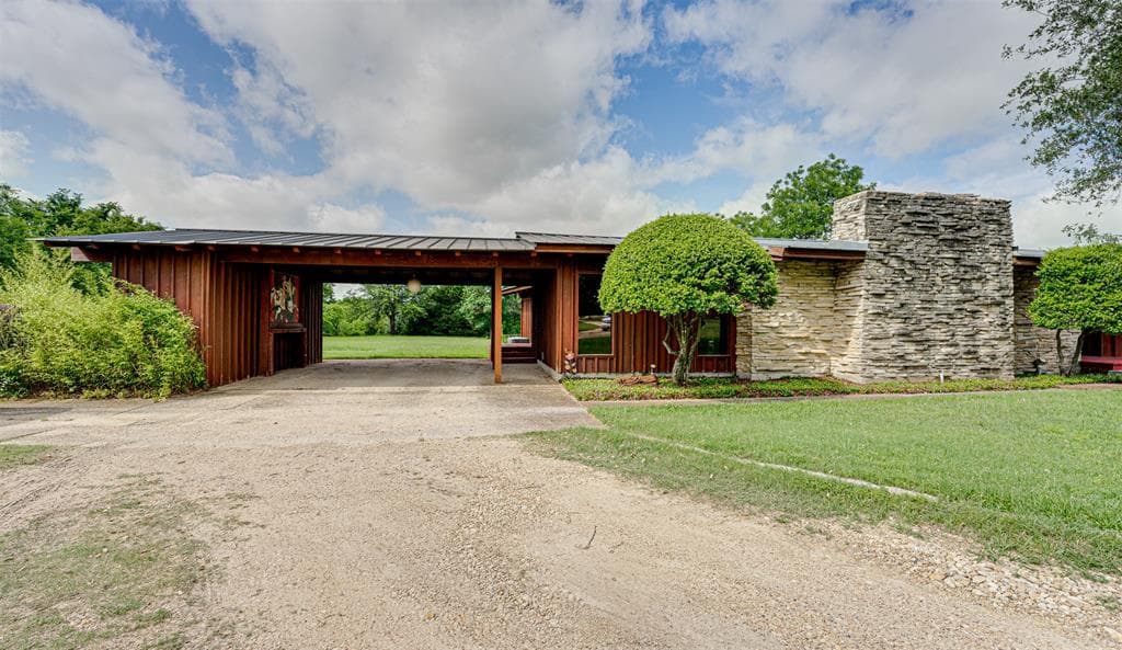 1002 W Bear Creek Rd