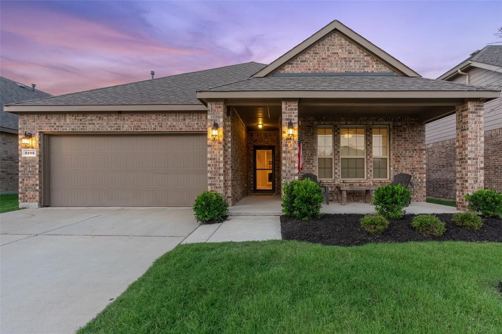 2105 Lake Cliff Dr