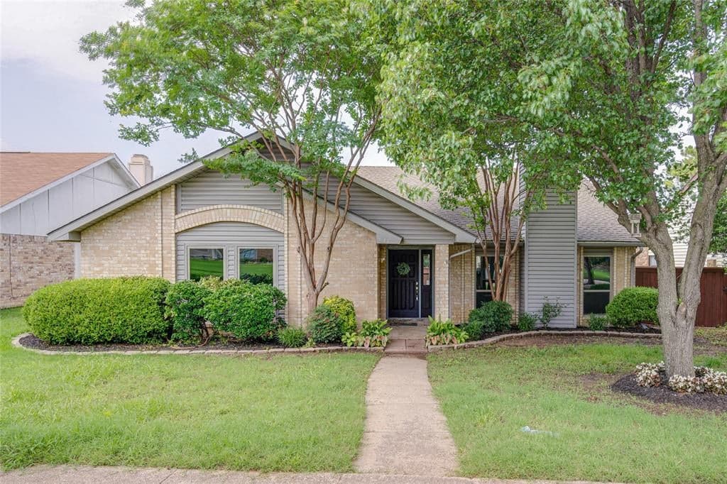 2844 Oxford Ln