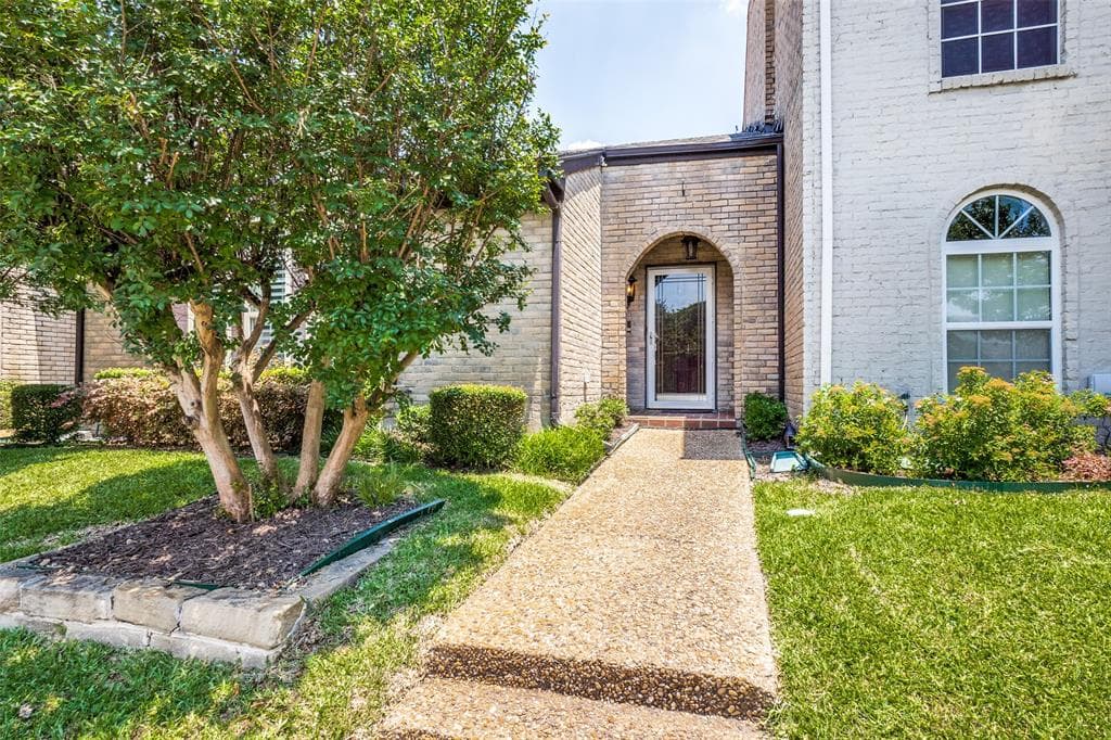 7006 Regalview Cir