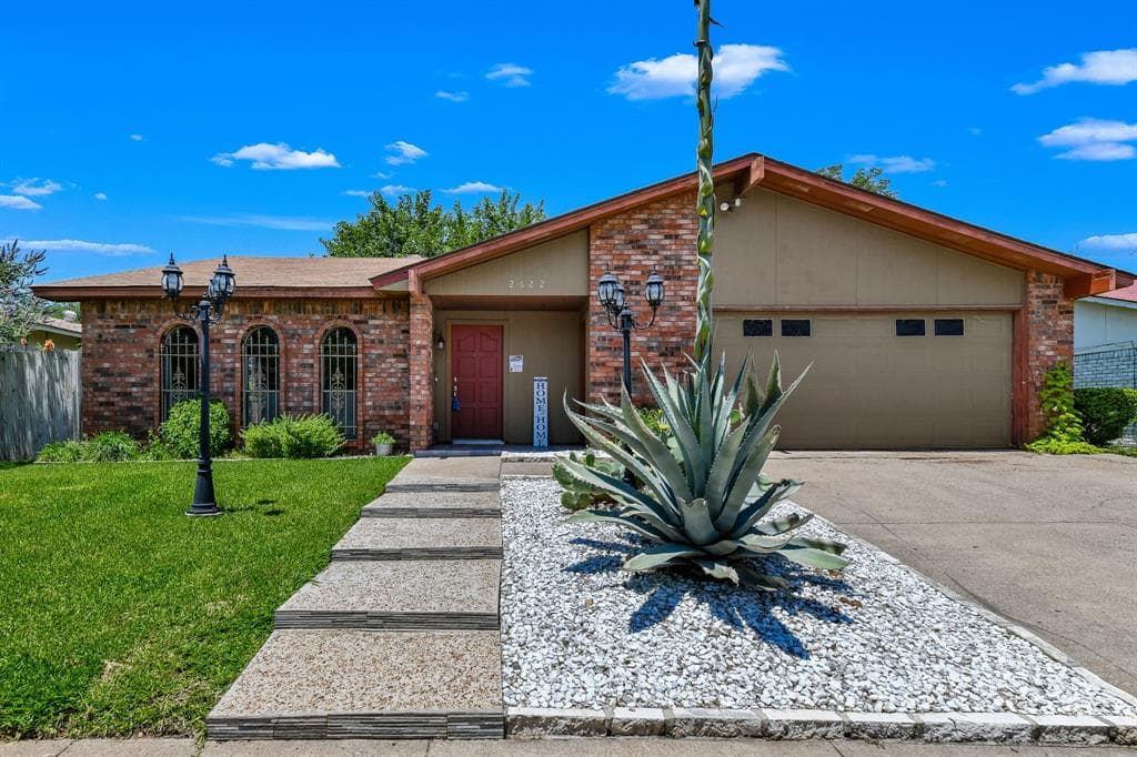 2622 Treeview Dr